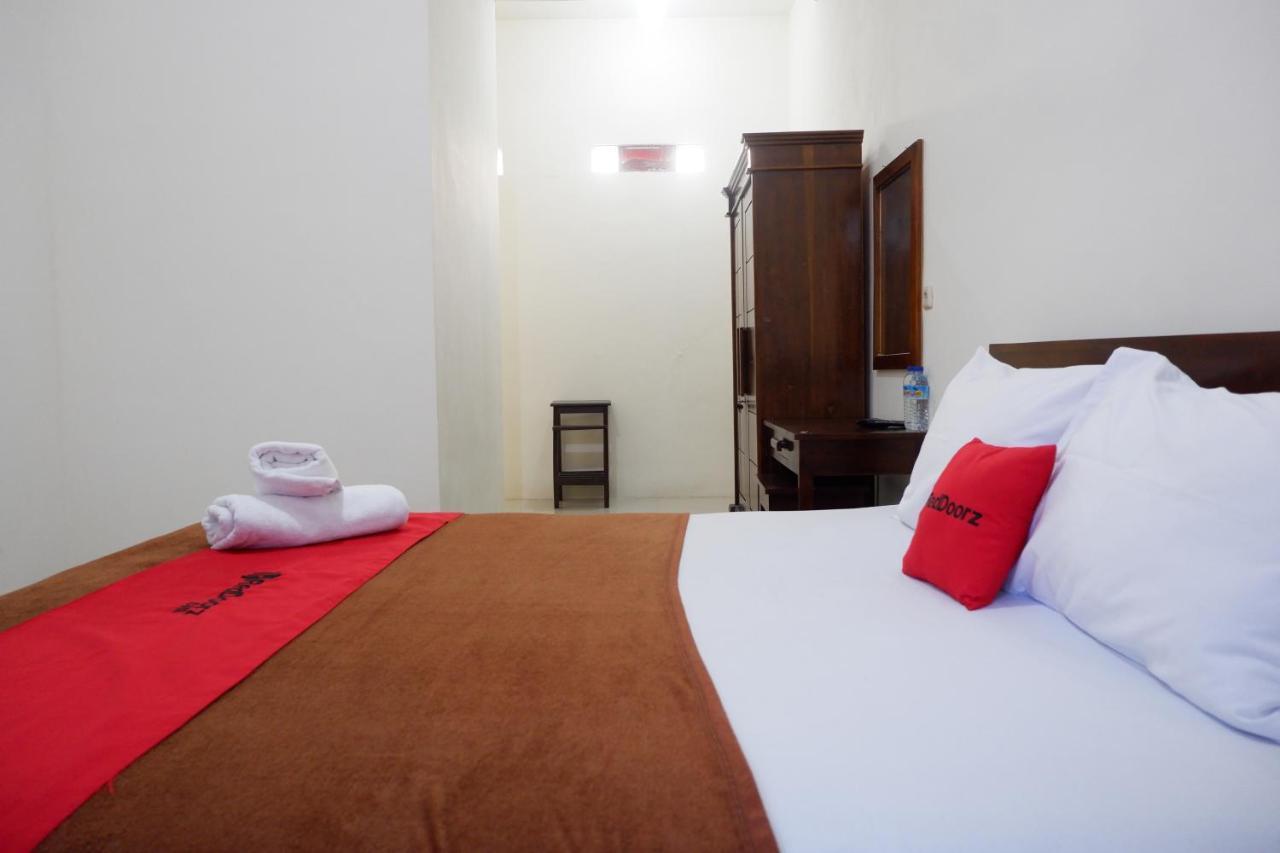 Reddoorz At Bale Eja Syariah Senggigi Apartman Montongbuwoh Kültér fotó