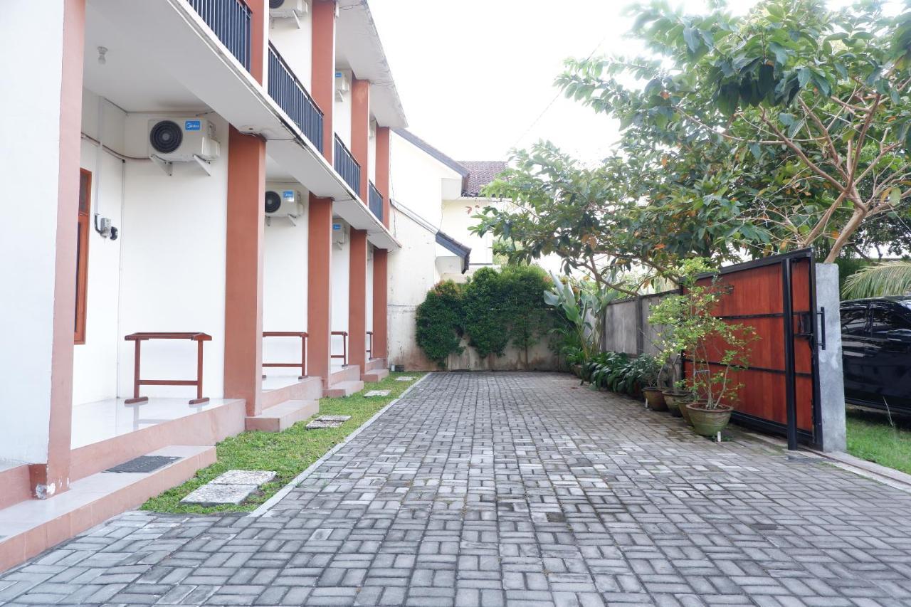 Reddoorz At Bale Eja Syariah Senggigi Apartman Montongbuwoh Kültér fotó