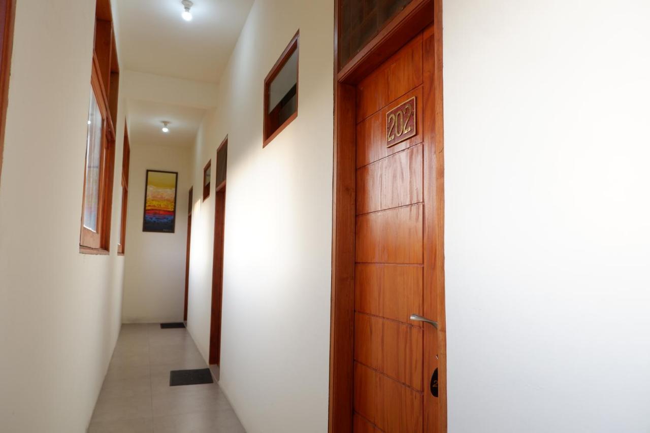 Reddoorz At Bale Eja Syariah Senggigi Apartman Montongbuwoh Kültér fotó