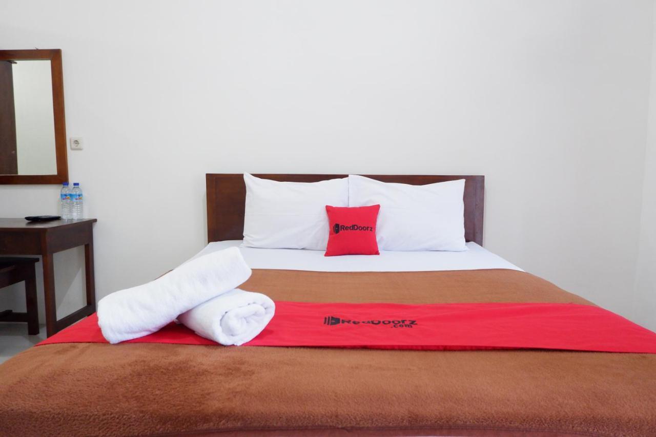 Reddoorz At Bale Eja Syariah Senggigi Apartman Montongbuwoh Kültér fotó