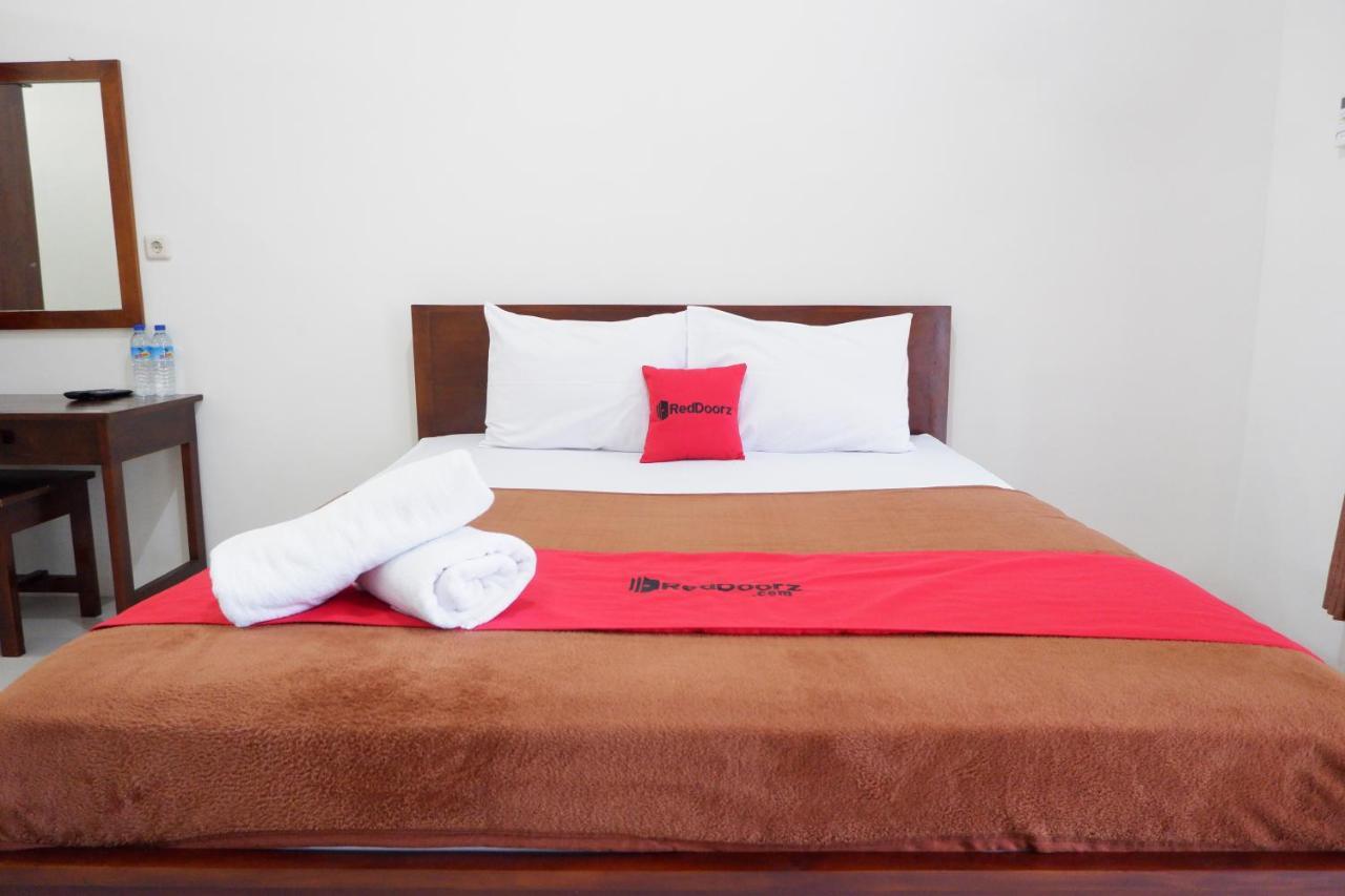 Reddoorz At Bale Eja Syariah Senggigi Apartman Montongbuwoh Kültér fotó