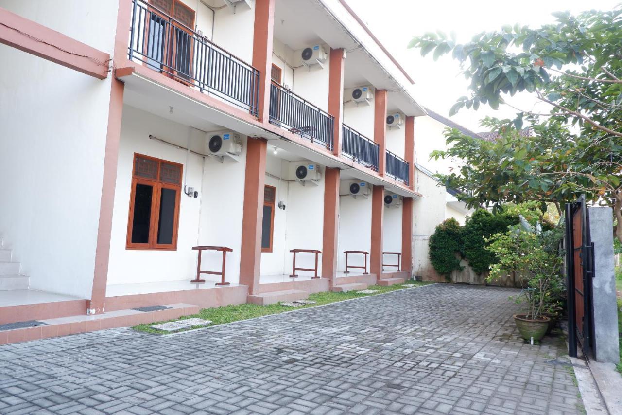 Reddoorz At Bale Eja Syariah Senggigi Apartman Montongbuwoh Kültér fotó